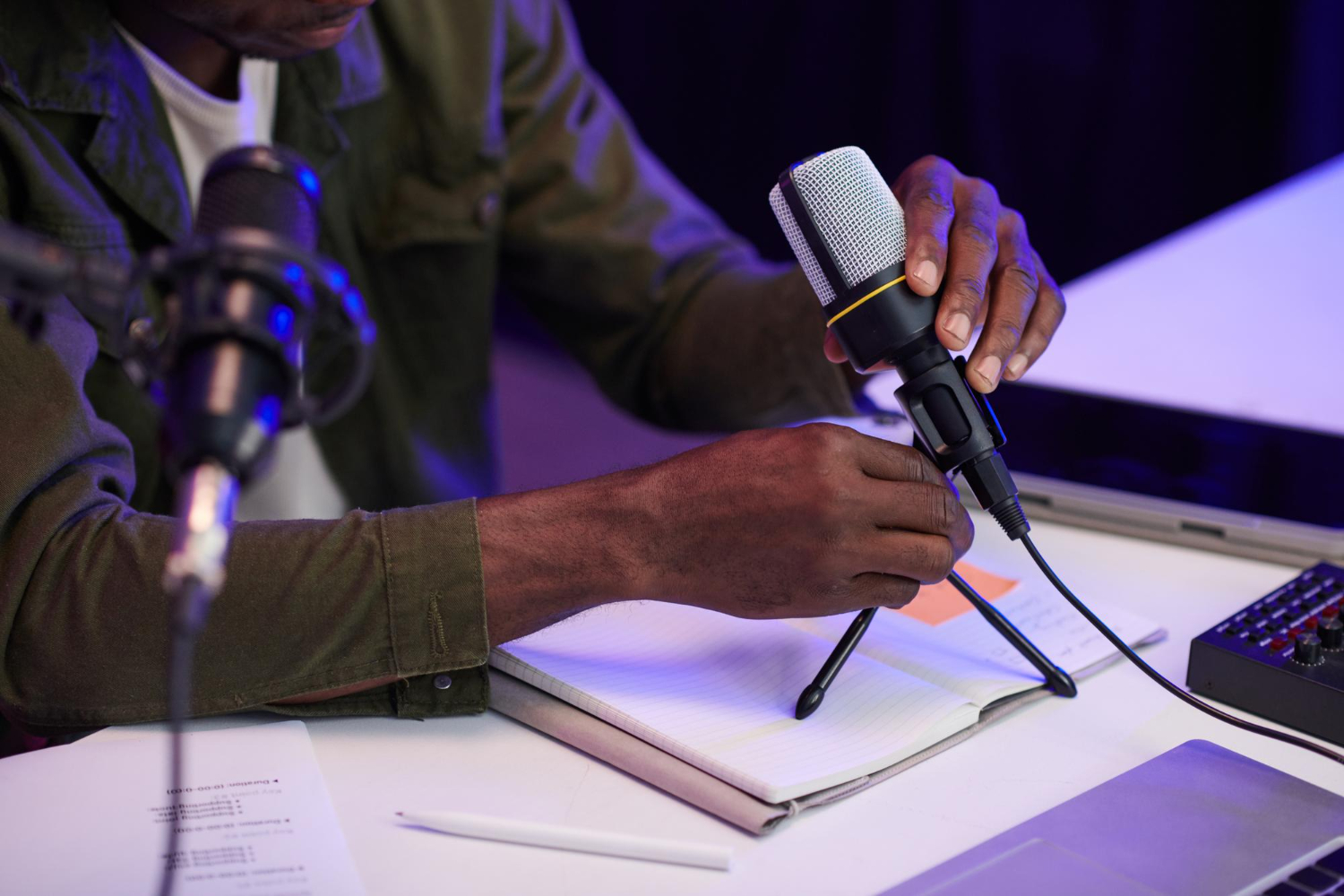 Neutralité et exactitude : un langage qui ne porte pas de jugement